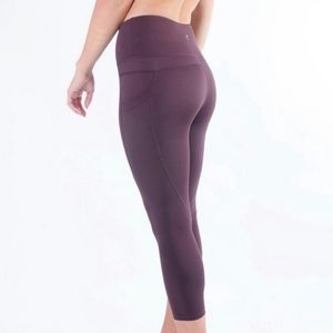 Zyia Wine Pocket Brilliant High-Rise Capri 20”